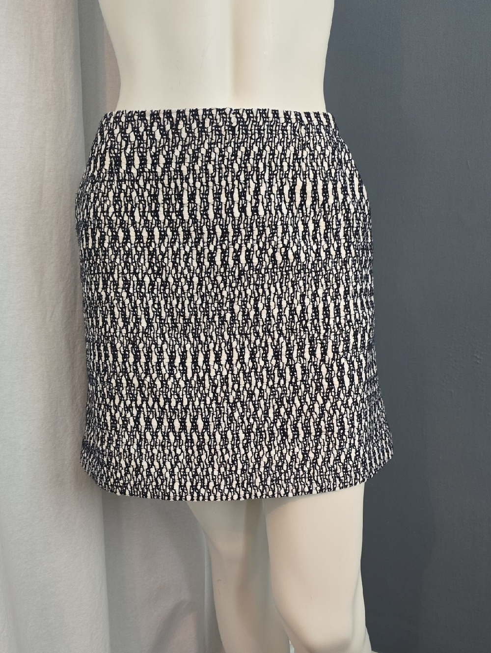 Tory  Burch Navy And White Patern Mini Skirt Sz 4